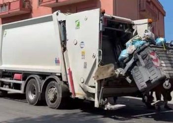 Italy’s Sanitation Workers Help Woman Find €1 million Jackpot Ticket Imside Garbage Truck
