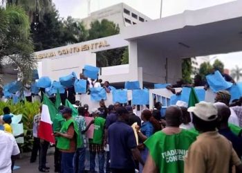 TUC Pickets Abuja Continental Hotel Over Alleged Anti-Labour Practices