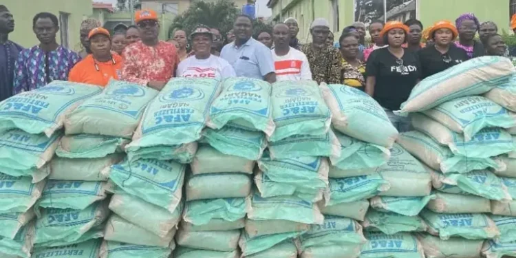 500 Ikorodu Farmers Receive Free Fertiliser Under FG Agricultural Support Scheme