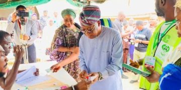 OsunDecides: Oyetola, Wife Vote, Hail Turnout