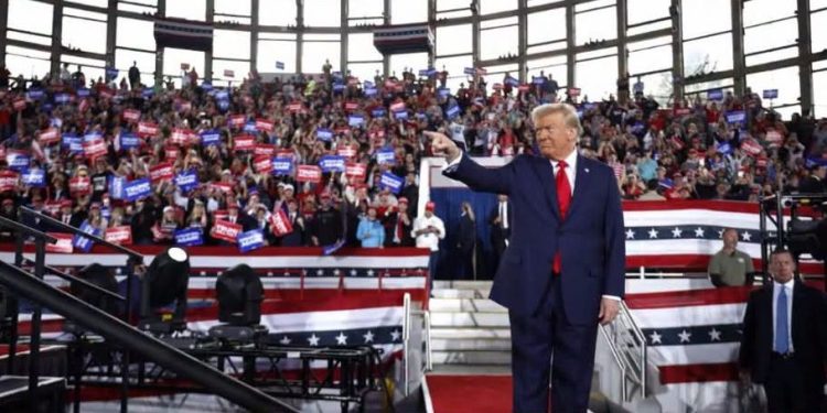 Trump Promises $5,000 Dividends If Republicans Win Midterm Elections