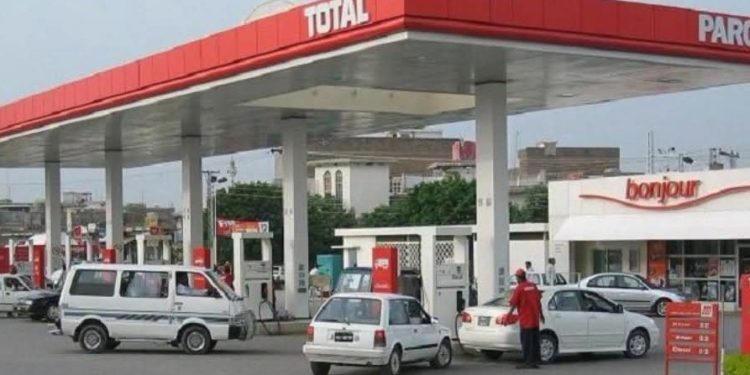 Nigerians React as Petrol Price Hits N1,500