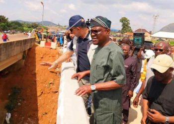 ‎Commuters Hail Tinubu, Wike’s Karu Road Project