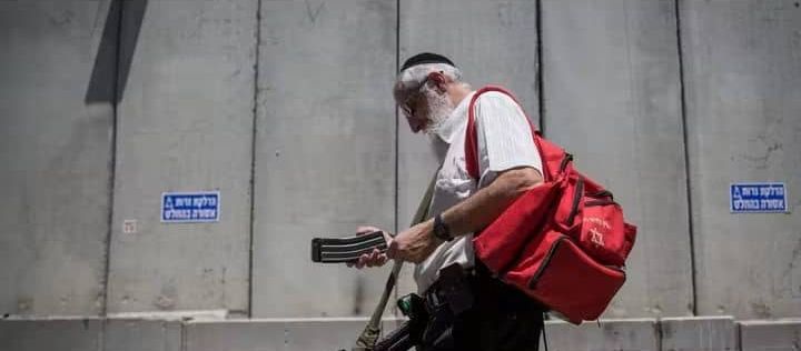 Former Shin Bet Official Warns Israelis to Bring Weapons to Synagogues During Yom Kippur Prayers