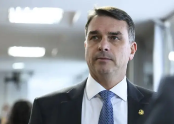 Brazil’s Supreme Court Orders Seizure of Bolsonaro’s Passports Amid Money Laundering Probe