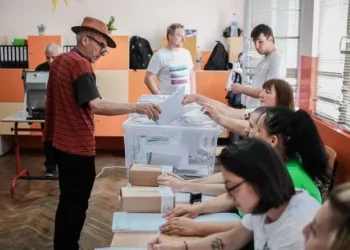Bulgarians Vote to Elect New President ‎
