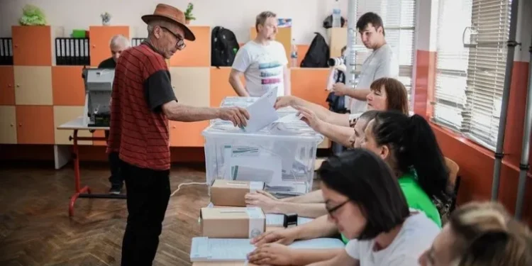 Bulgarians Vote to Elect New President 