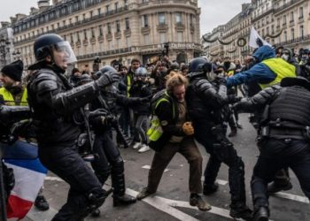 Violent Protests Rock France, About 300 Arrested ‎