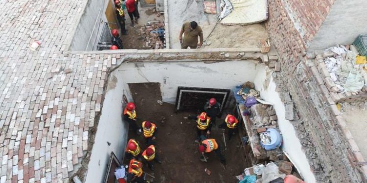27 Schoolchildren, Teacher Killed in School Roof Collapse 