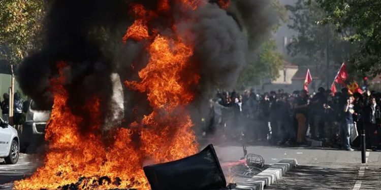 Students Riot Over Overcrowded Classrooms, Teacher Shortages in France ‎